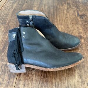 Koolaburra black leather fringe festival western boots. Size 7